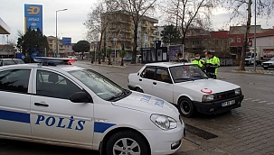 Ezine’de sokağa çıkma kısıtlamalarına uyuluyor