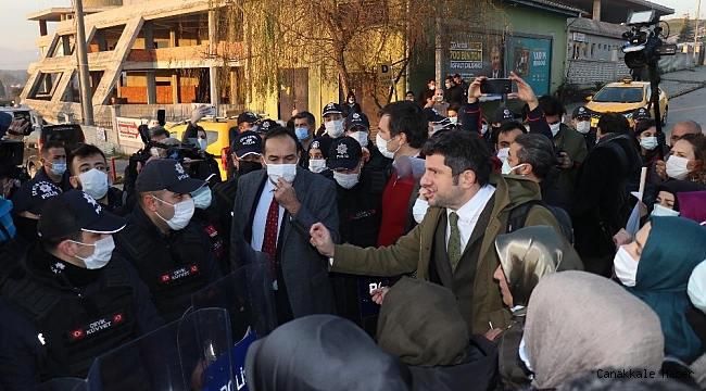 Havai fişek fabrikasındaki patlamaya ilişkin dava başladı, aileler adliye önünde toplandı