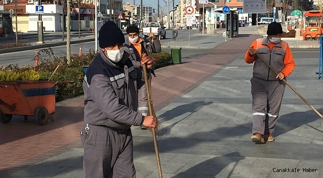 Herkes evinde, onlar mesaide