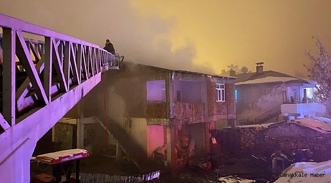 Horasan&#039;da çatı yangını korkuttu