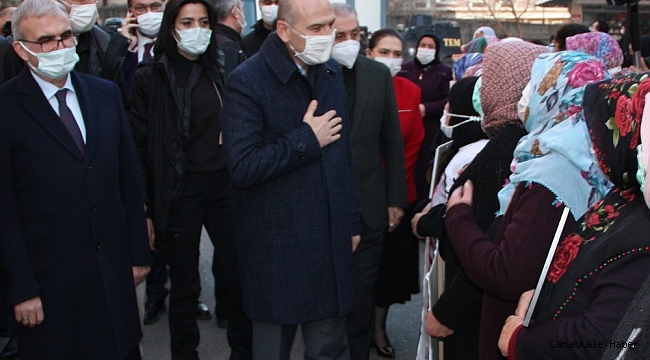 İçişleri Bakanı Soylu, 493 gündür HDP önünde evlat nöbetinde olan ailelerle bir araya geldi