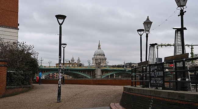 İngiltere'de günlük Covid-19 vaka sayısı 60 bini aştı