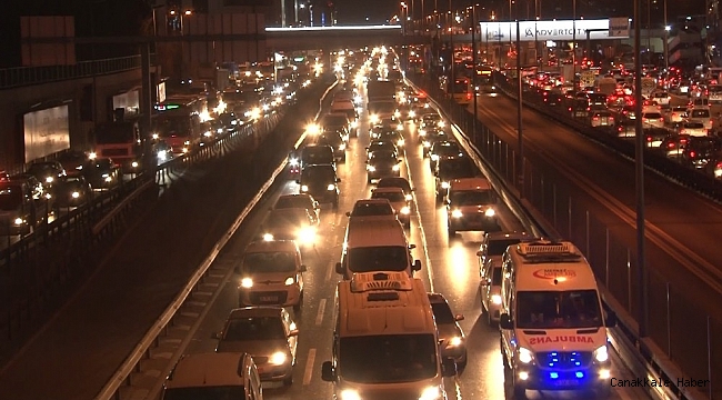 İstanbul'da mesai çıkışında trafik yoğunluğu