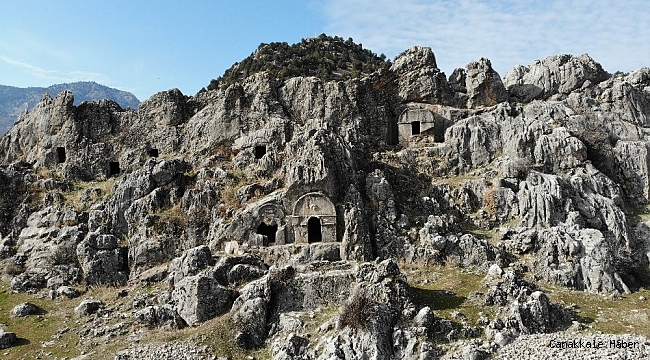 Kahramanmaraş&#039;ta kaya mezarları ilgi çekiyor