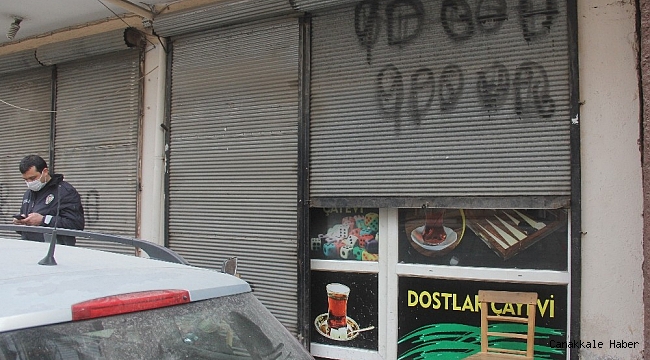 Kahvehaneye "sosyal mesafeye uyalım" uyarısı asıp kumar oynadılar