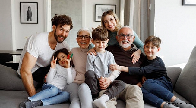 Kalabalık evler düşüşte