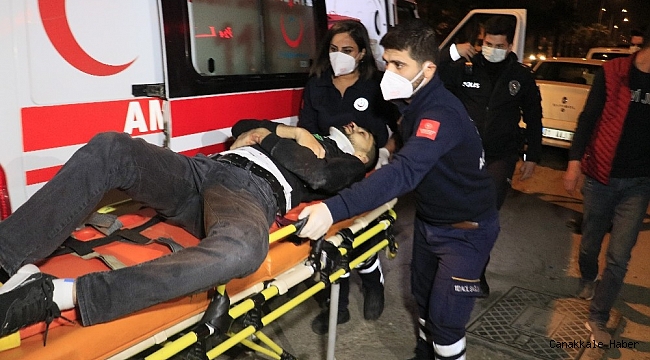 Kaldırıma çarpan otomobil sürücüsü ağır yaralandı