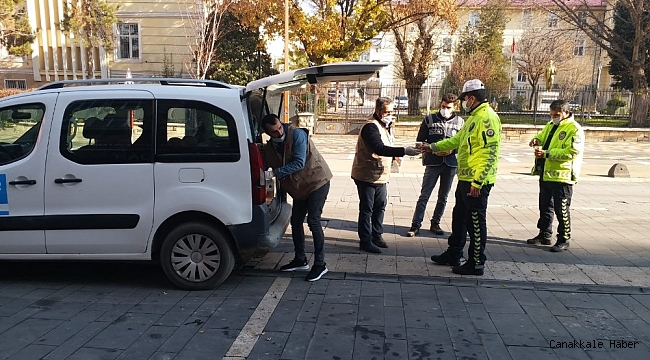 Kısıtlamada görev yapan polislere çorba ikramı