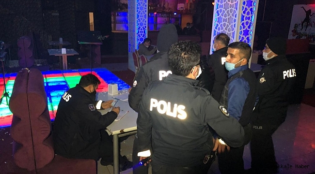 Kısıtlamada müzikli alkollü eğlenceye polis baskını