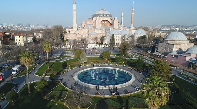 Kısıtlamada Sultanahmet Meydanı'na turist akını