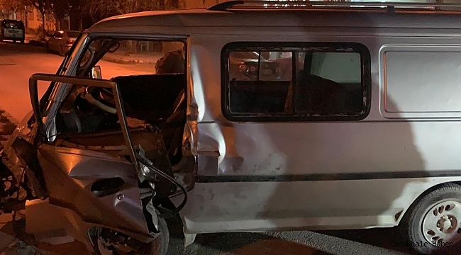 Kontrolden çıkan minibüs direğe çarptı 1 kişi yaralandı