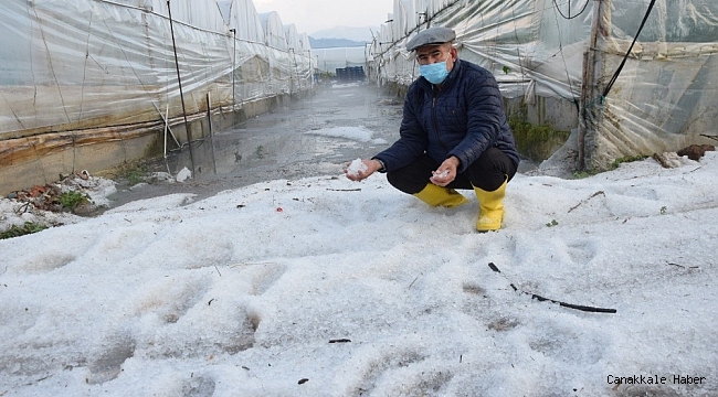 Kumluca'da yağan dolu seralara zarar verdi