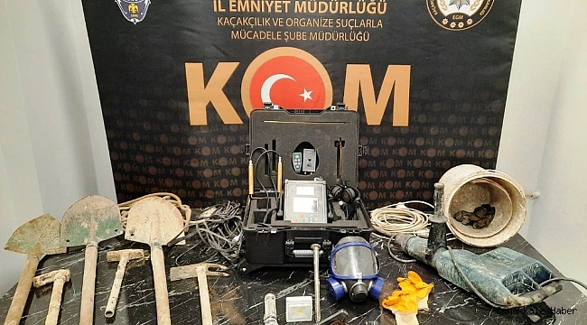 Kütahya&#039;da bir iş işyerinin avlusunda yapılan kaçak kazıya suçüstü