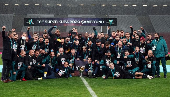 Lider Beşiktaş sahaya iniyor