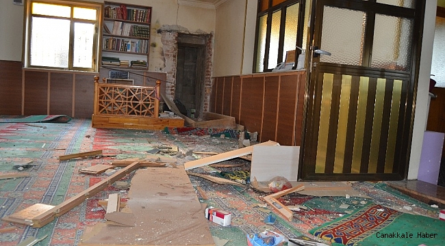 Manisa&#039;da caminin minaresine yıldırım düştü