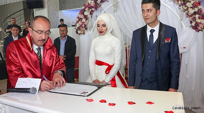 Meram&#039;da 2 bin 341 çift mutluluğa &#039;evet&#039; dedi