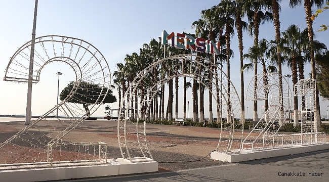 Mersin'de yılın ilk günü cadde ve sokaklar boş kaldı