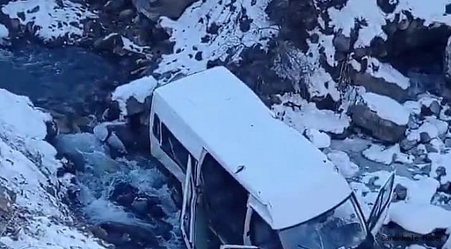 Minibüs dereye uçtu: 5 yaralı