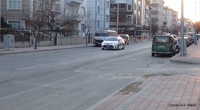 Otomobile çarpan motosikletin sürücüsü metrelerce sürüklendi