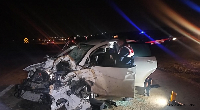 Sincan&#039;da kamyon ile otomobil kafa kafaya çarpıştı: 1 ölü, 2 yaralı