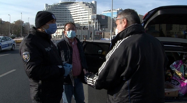 Sokak hayvanlarını beslemek için izinsiz sokağa çıkan 2 kişiye ceza