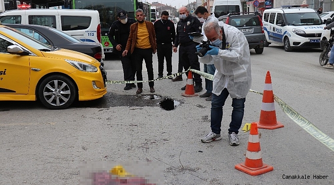 Taksicinin aracını durağa park ettikten sonraki vurulma anı kamerada