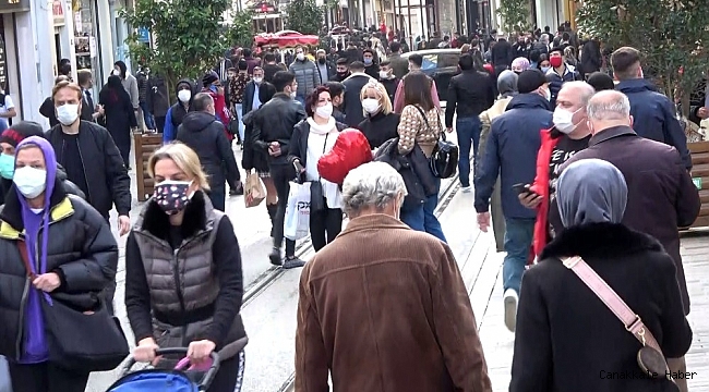 Taksim İstiklal Caddesi'nde 4 günlük sokağa çıkma kısıtlamasının ardından yoğunluk patlaması yaşadı