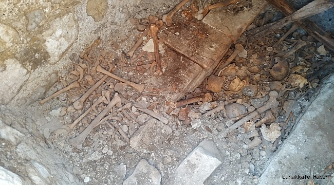 Tarlasını sürerken Roma dönemine ait toplu mezar buldu