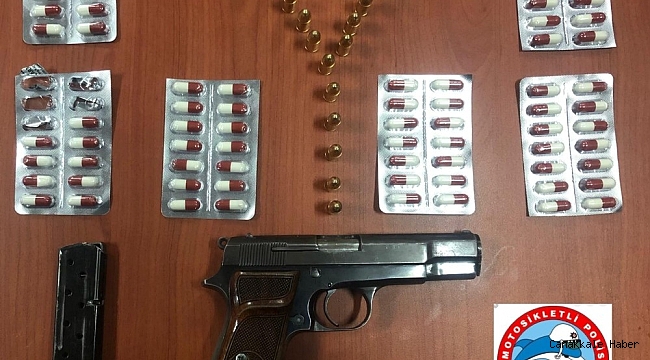 Ticari takside silah ve uyuşturucu hap çıktı