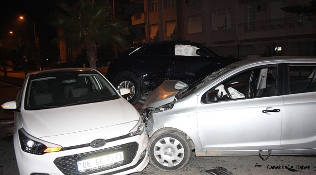 Üç aracın birbirine girdiği kazada kimsenin burnu kanamadı