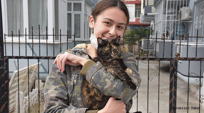 Üniversite sınavına hazırlanırken 50 kedi ve 15 köpeğe sahip çıktı