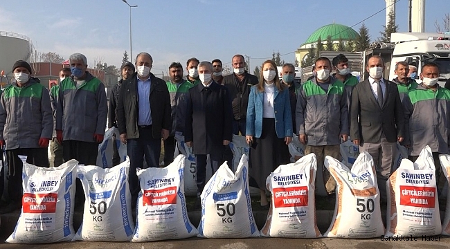 Yem dağıtımında yağmur için dua edildi