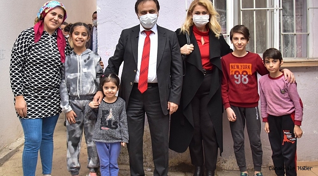 Yeni yılın ilk günlerinde çocukların hediyeleri evlerinde teslim edildi