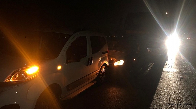 Yola düşen lastik araçları birbirine kattı