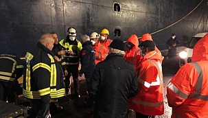 Vali Aktaş, yangın sonrası Ro-Ro gemisinde incelemelerde bulundu