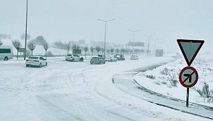 Yoğun kar nedeniyle Biga’da ulaşım engeli
