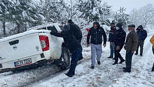 Yolda kalan sürücülerin imdadına jandarma yetişti