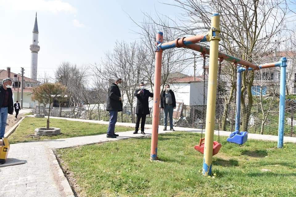 Başkan Bülent Öz: “Parklarımızı yeniliyoruz”