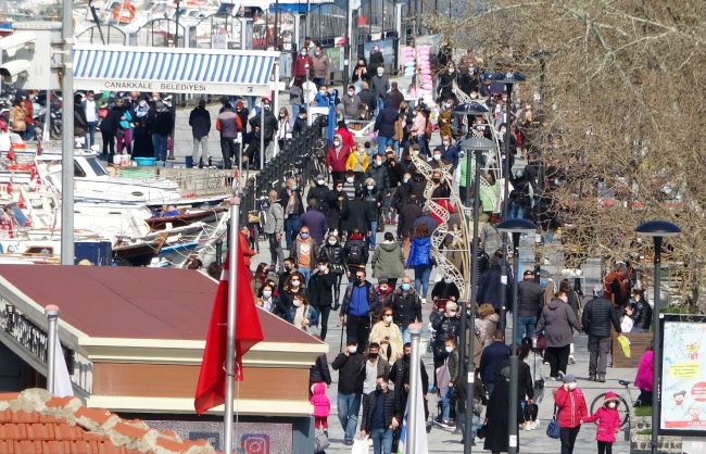 Çanakkale&#039;de hava güneşli, görüntü tedirgin edici