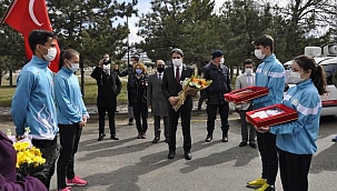 Çanakkale’den yola çıkan ‘Kutsal Emanetler’ Eskişehir’de el değiştirdi