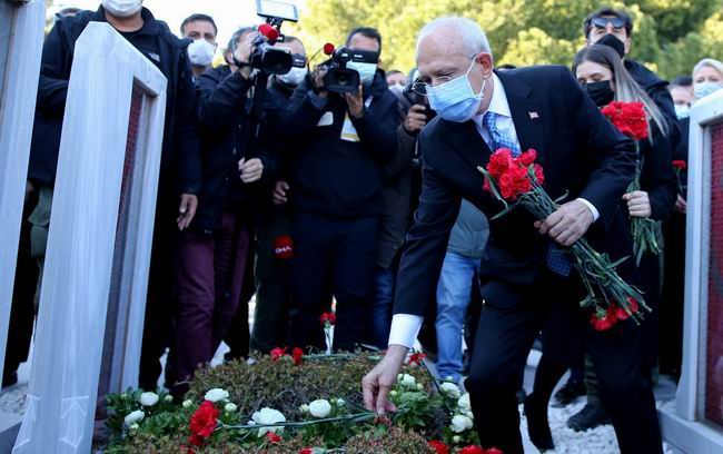Kılıçdaroğlu&#039;ndan, Çanakkale Zaferi etkinlikleri kapsamında Şehitlik Abidesine ziyaret