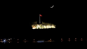 Dur Yolcu ile Hilalin muhteşem görüntüsü