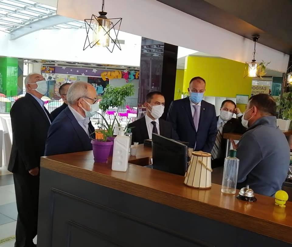 Vali ve Başkanlar esnafı ziyaret etti
