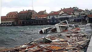 Ayvalık'ta tekneler uçtu