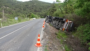 TIR devrildi: 1 yaralı