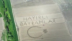 Traktörüyle 'hayırlı bayramlar' yazdı