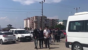 98 düzensiz göçmen ile 10 göçmen kaçakçısı yakalandı