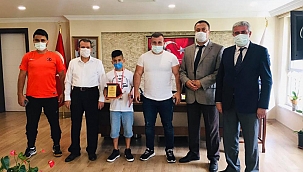 Türkiye 2’ncisi güreşçi ödüllendirildi