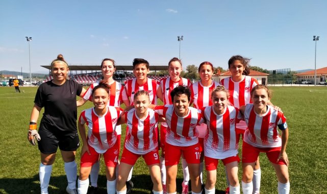 15 Temmuz Bayanlar Futbol Turnuvası'nın şampiyonu Bilecikspor oldu