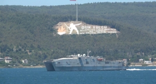 ABD Donanması'na ait 'USNS Yuma', Çanakkale Boğazı'ndan geçti